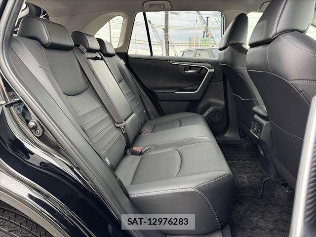 Toyota RAV4 2023-04 7457203-18