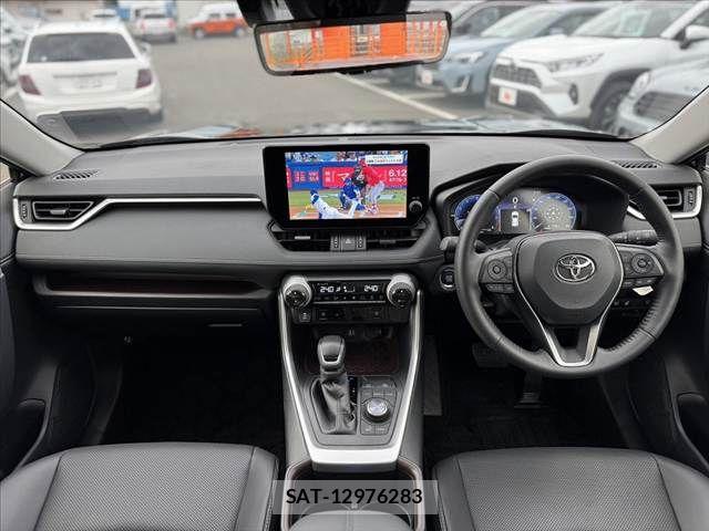 Toyota RAV4 2023-04 7457203-1