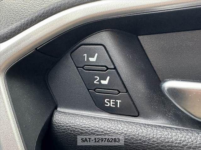 Toyota RAV4 2023-04 7457203-4