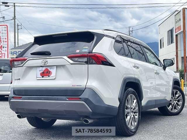 Toyota RAV4 2020-03 7457227-2