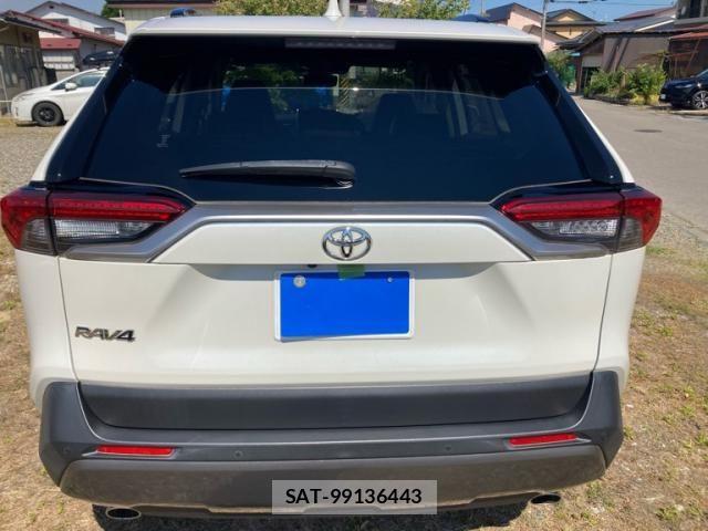 Toyota RAV4 2019-06 7502559-8