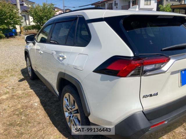 Toyota RAV4 2019-06 7502559-9