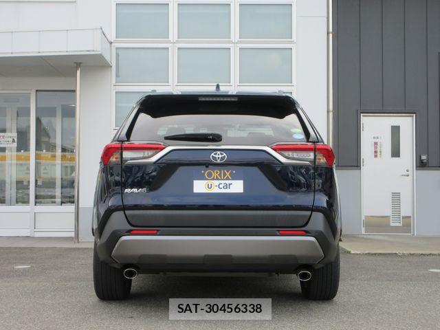 Toyota RAV4 2019-07 7502552-22