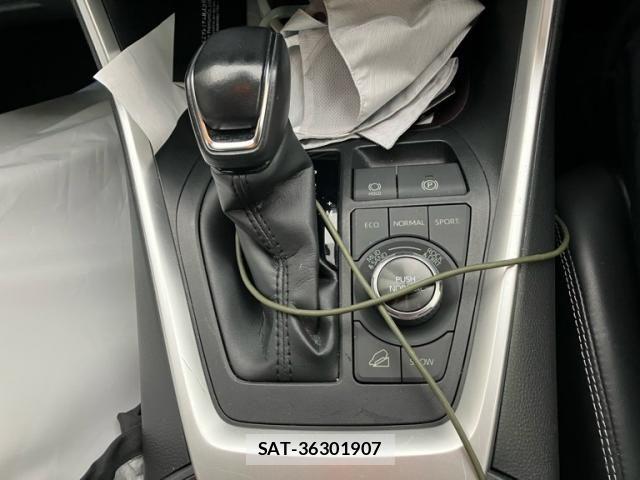 Toyota RAV4 2021-07 7562725-22