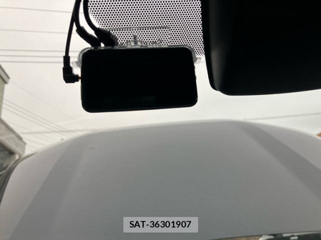 Toyota RAV4 2021-07 7562725-28