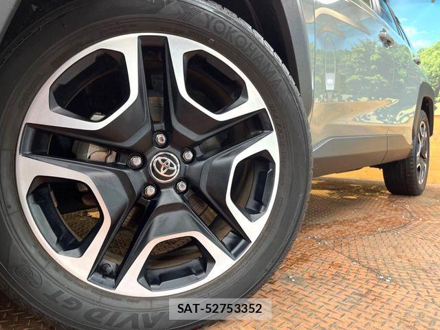 Toyota RAV4 2021-12 7562724-11