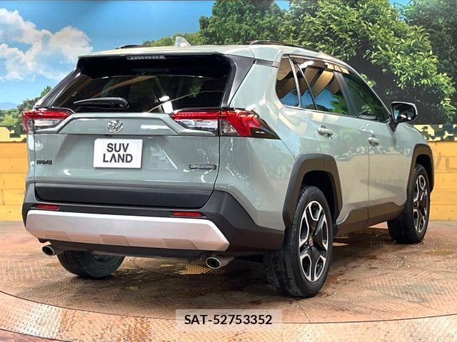 Toyota RAV4 2021-12 7562724-16
