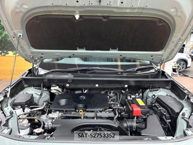 Toyota RAV4 2021-12 7562724-17