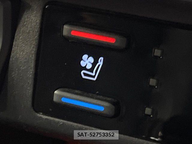 Toyota RAV4 2021-12 7562724-4
