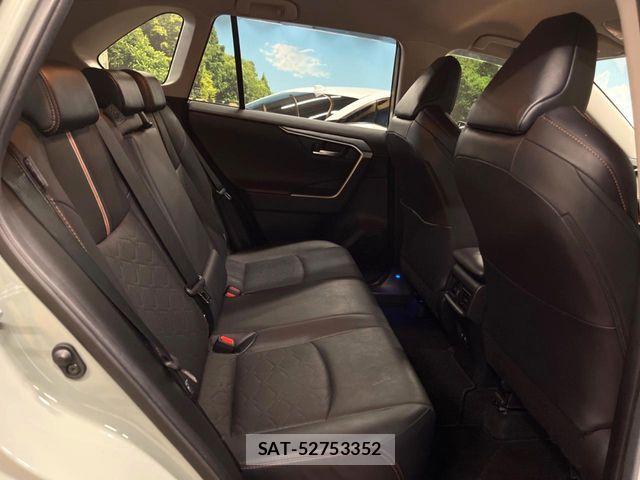Toyota RAV4 2021-12 7562724-8