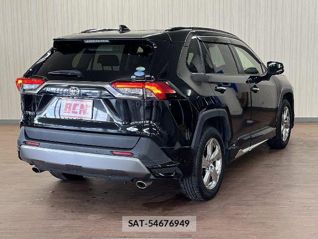 Toyota RAV4 2021-01 7619512-2
