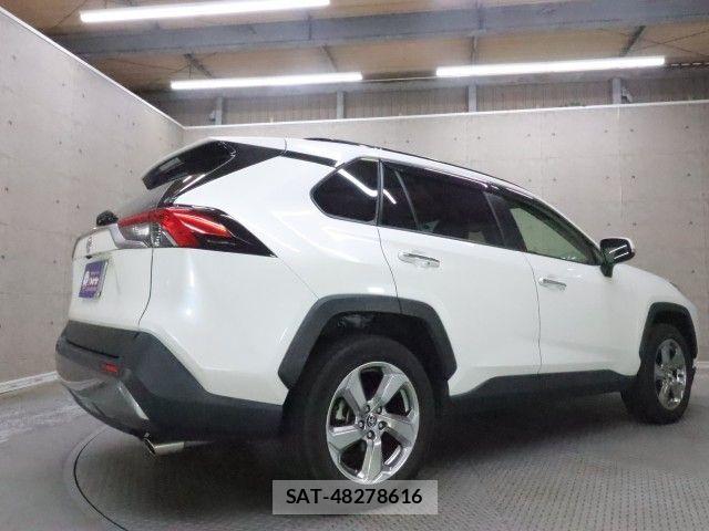 Toyota RAV4 2021-01 7619507-1