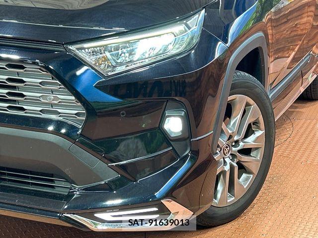 Toyota RAV4 2023-09 7619494-11