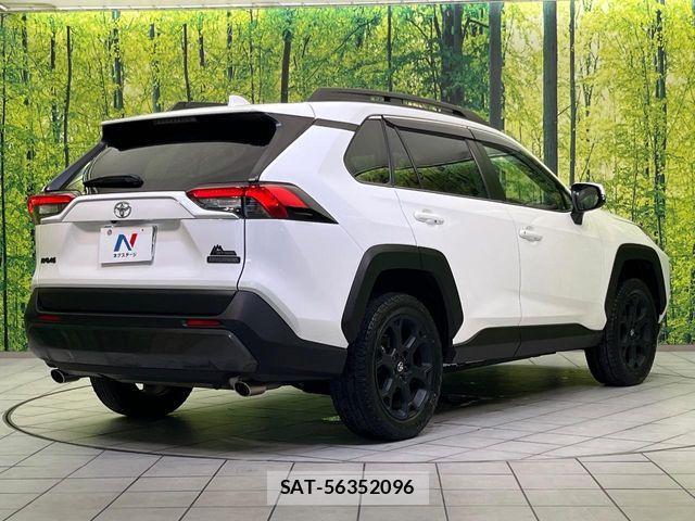Toyota RAV4 2022-04 7879099-16