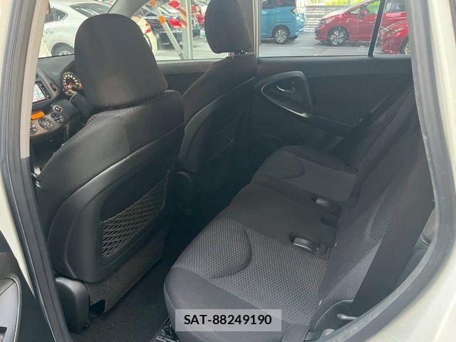 Toyota RAV4 2014-03 7879112-11