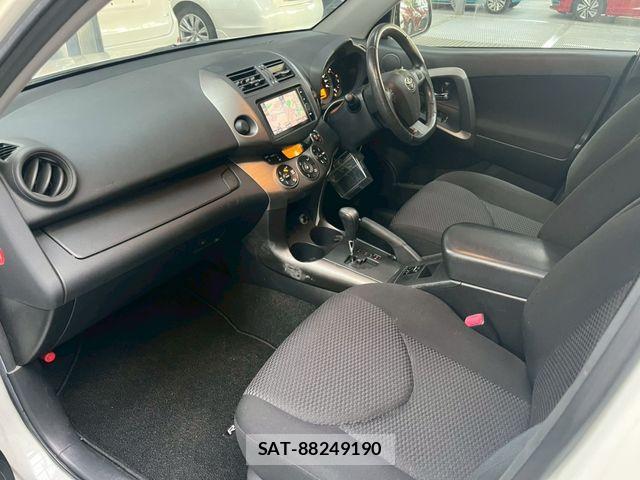 Toyota RAV4 2014-03 7879112-12