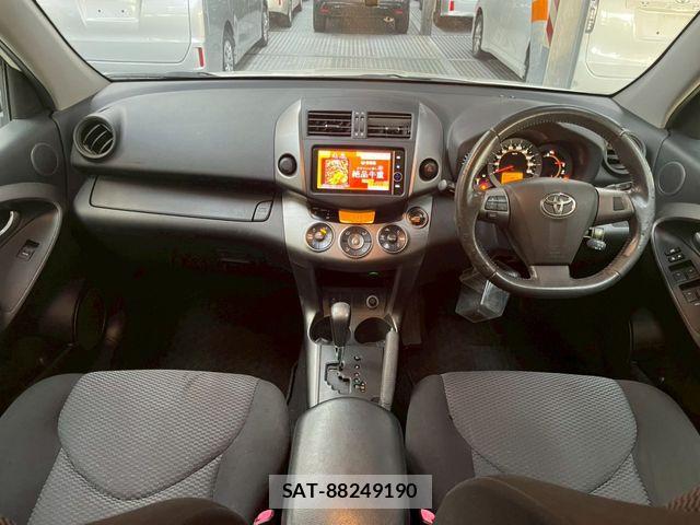 Toyota RAV4 2014-03 7879112-13