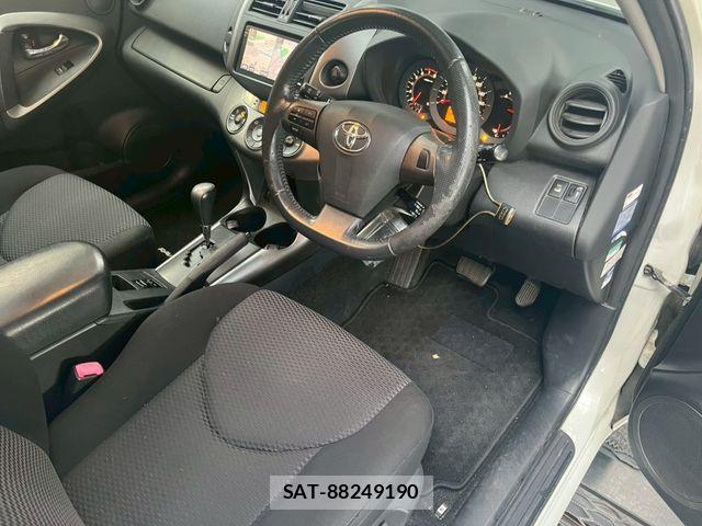 Toyota RAV4 2014-03 7879112-1