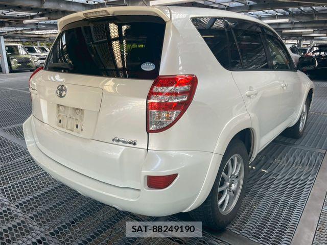 Toyota RAV4 2014-03 7879112-4