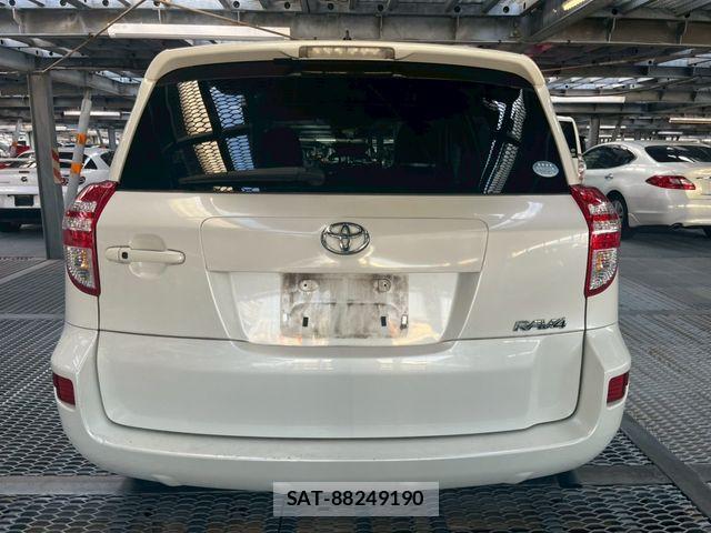 Toyota RAV4 2014-03 7879112-6