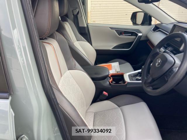 Toyota RAV4 2019-07 8037882-11