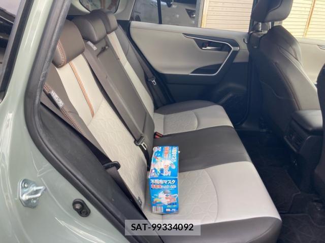 Toyota RAV4 2019-07 8037882-12