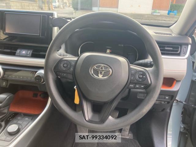 Toyota RAV4 2019-07 8037882-15