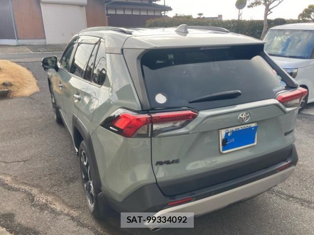 Toyota RAV4 2019-07 8037882-3
