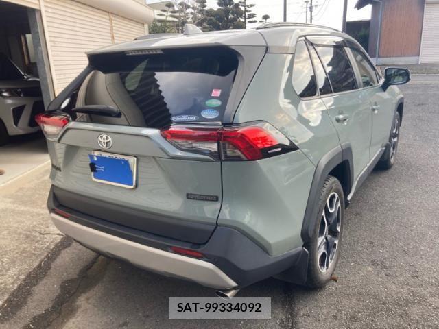 Toyota RAV4 2019-07 8037882-4