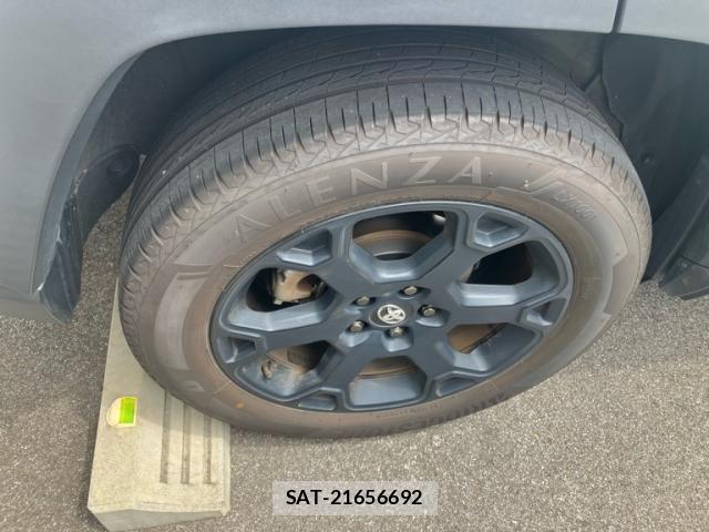 Toyota RAV4 2022-06 8037878-6