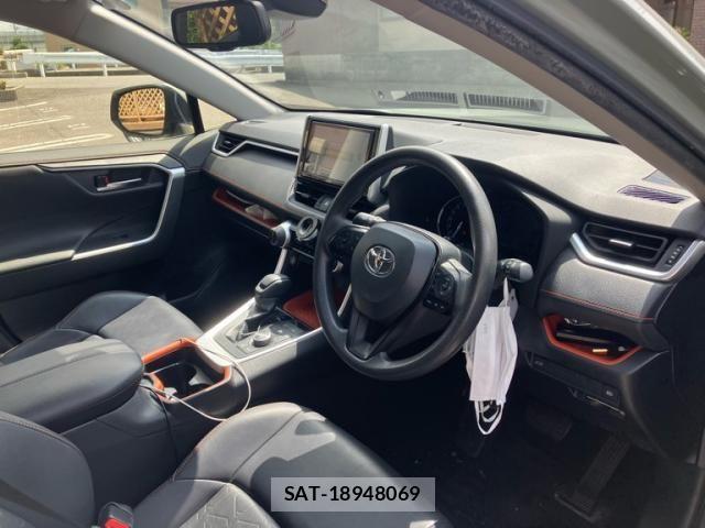 Toyota RAV4 2019-04 8037877-9