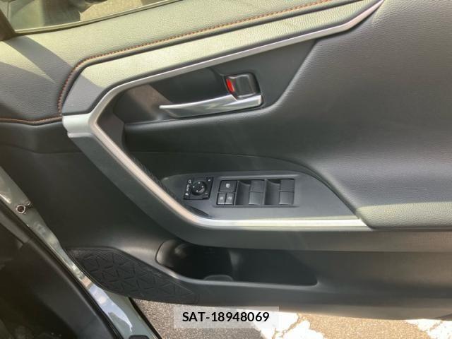 Toyota RAV4 2019-04 8037877-10