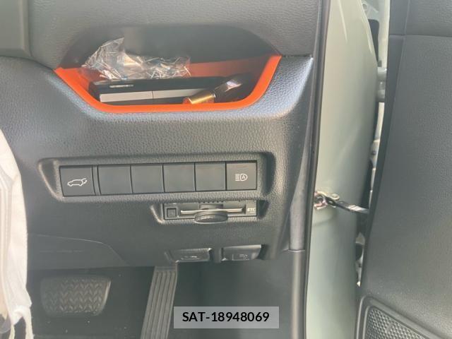 Toyota RAV4 2019-04 8037877-11