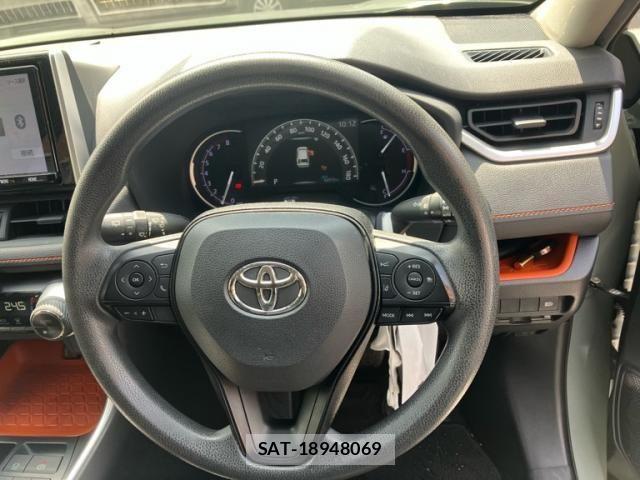 Toyota RAV4 2019-04 8037877-12