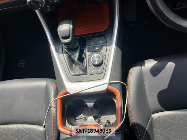 Toyota RAV4 2019-04 8037877-18