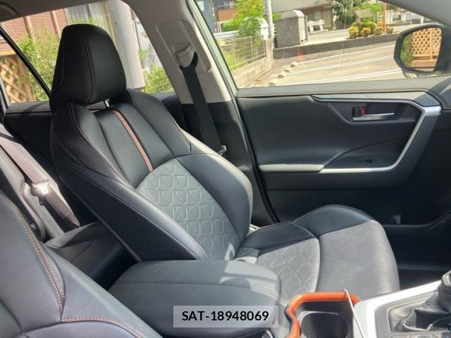 Toyota RAV4 2019-04 8037877-21