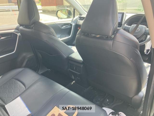 Toyota RAV4 2019-04 8037877-23