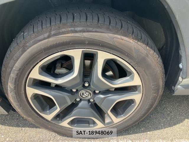 Toyota RAV4 2019-04 8037877-5