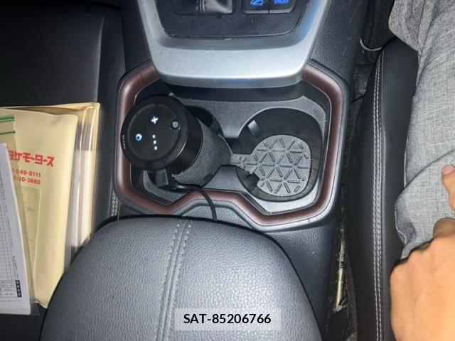 Toyota RAV4 2020-03 8037886-18