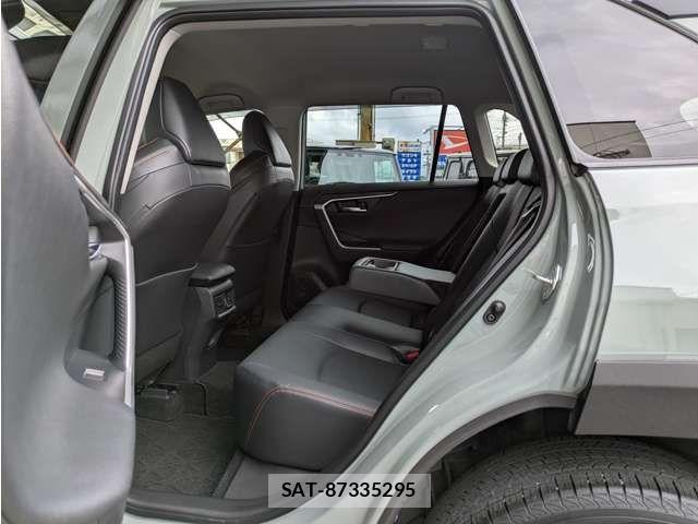 Toyota RAV4 2023-07 8037876-12