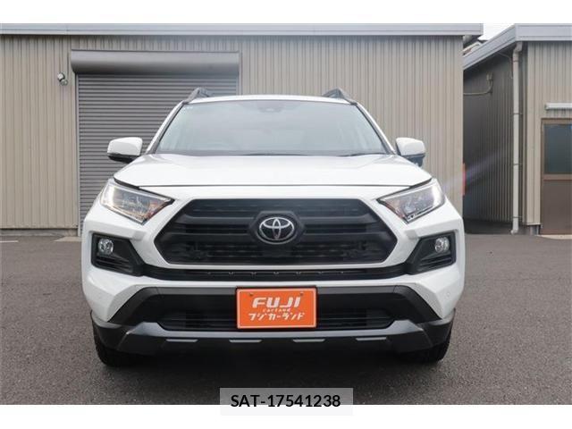 Toyota RAV4 2021-07 8075298-16