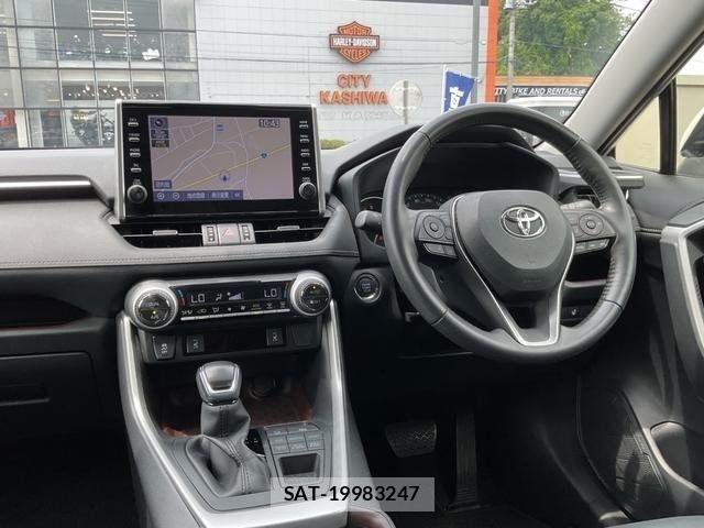 Toyota RAV4 2021-09 8075311-12
