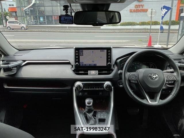 Toyota RAV4 2021-09 8075311-1