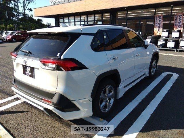 Toyota RAV4 2021-09 8075311-2