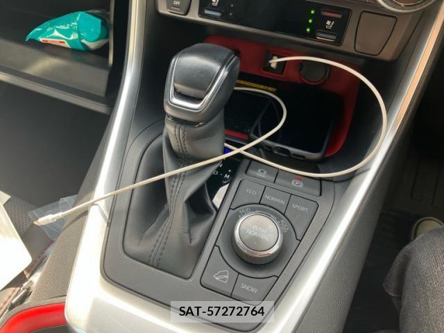 Toyota RAV4 2021-04 8101524-15