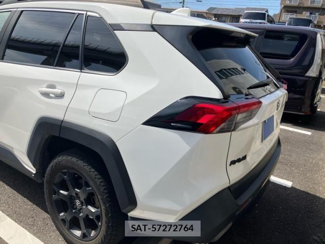 Toyota RAV4 2021-04 8101524-3