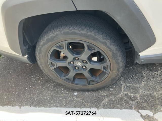 Toyota RAV4 2021-04 8101524-5