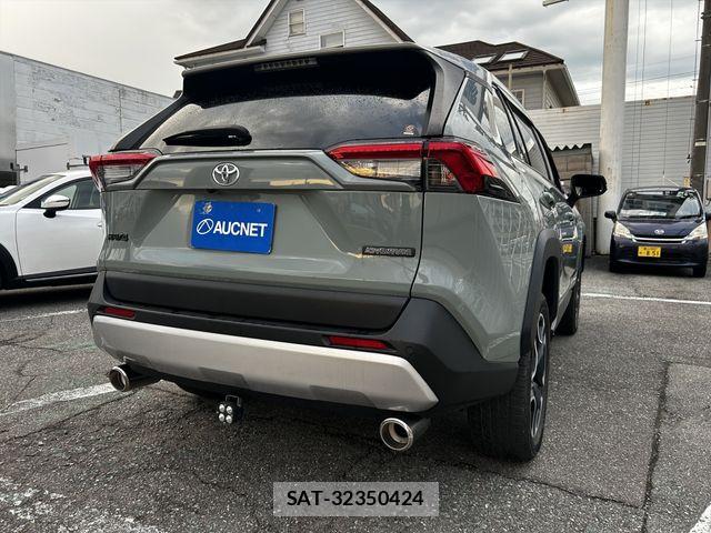 Toyota RAV4 2022-05 8101506-4