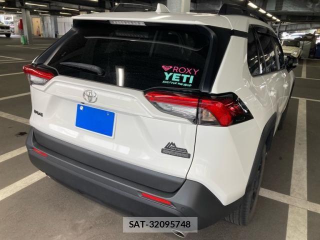 Toyota RAV4 2022-12 8101512-2