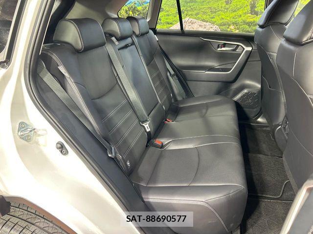 Toyota RAV4 2025-10 8101498-12